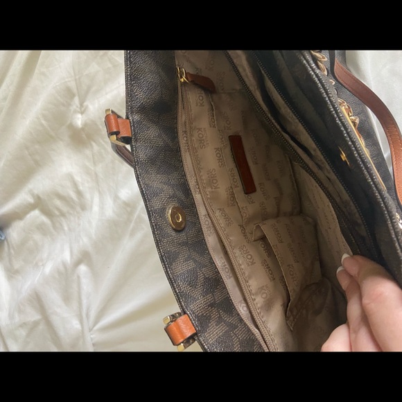 MICHEAL KORS PURSE - Picture 5 of 10